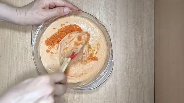 Очень вкусные разноцветные пирожные для детей.