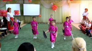 Китайский танец с веерами в детском саду