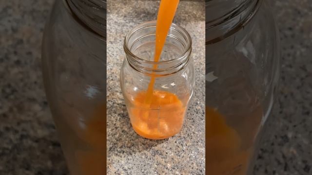 The Clean, quick, and easy way to juice Pineapple, apple, and ginger using the New Nama J2 Juicer! смотреть онлайн