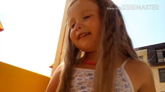Даша обзор Детской площядки.Найди мороженое🍨🍨🍨 епик как Miss Katy горки!!! Карусель! Майнкрафт! смотреть онлайн