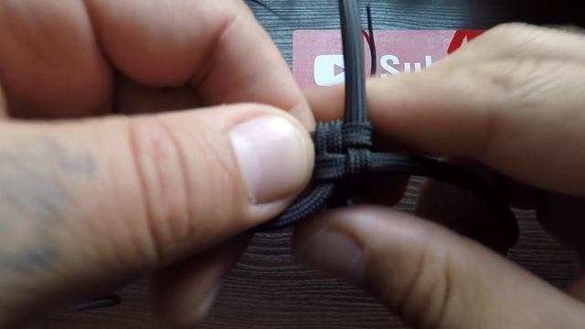 Плетем из паракорда / Квадратный темляк / Square Stitch Lanyard смотреть онлайн