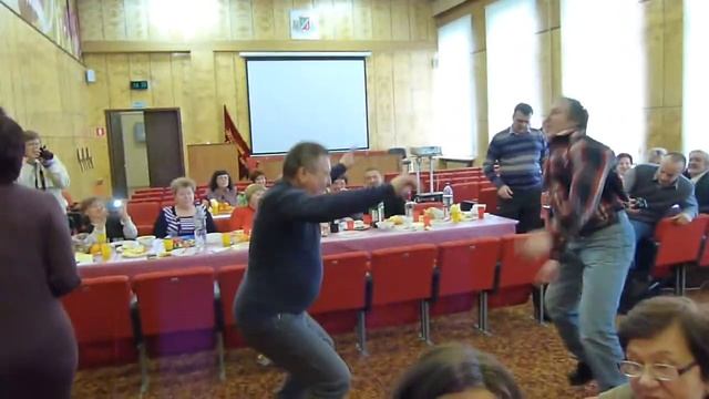 Танец электрика Жени смотреть онлайн