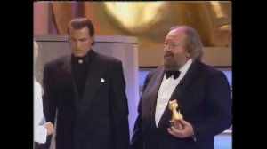 Bud Spencer consegna il Telegatto a Steven Seagal! | Mediaset Play Cult
