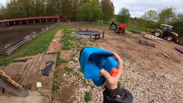 ГАЗОН ИЗ КЛЕВЕРА ! РУЧНАЯ СЕЯЛКА ! КОРМ ДЛЯ ЖИВОТНЫХ ! [Жизнь в деревне] смотреть онлайн