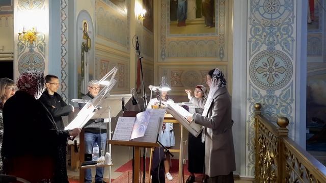 "Стихиры на стиховне" глас 5. Подобен Живоносный Источник (Напев Оптиной Пустыни) смотреть онлайн