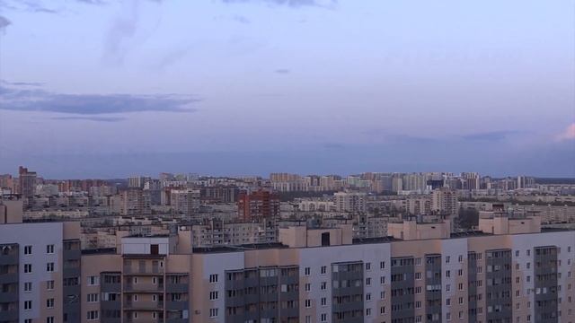 Цветочная луна в небе над Санкт-Петербургом, 2023 смотреть онлайн