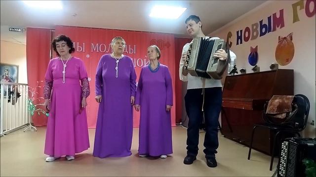 Выступает ансамбль"ПОЮЩИЕ СЕРДЦА" Руководитель ансамбля Дина Фомина . смотреть онлайн