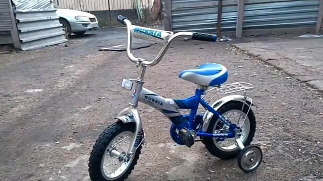 Сложились деньгами и купили девочке новый велосипед, вместо старого с деревянным колесом смотреть онлайн