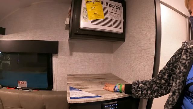 5 campers under 2000 pounds | Best tiny campers at the 2021 Florida RV SuperShow смотреть онлайн