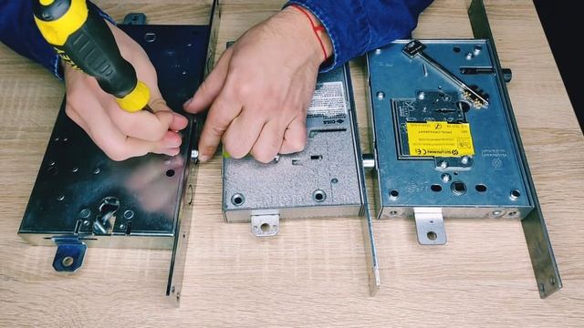 как перевернуть защелку в замке ? смотреть онлайн