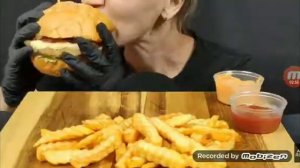 #2 Люди едят на камеру и наслаждаются едой???