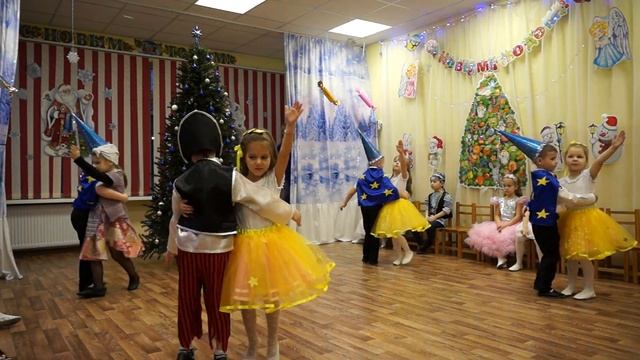 "Звездная страна" танец Новый Год старшая группа смотреть онлайн