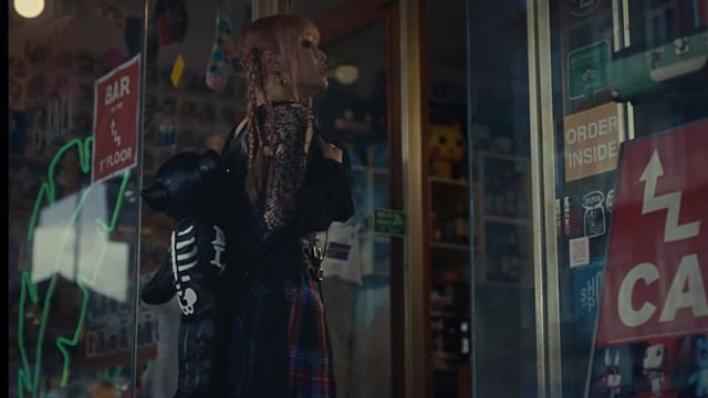 CHUU 츄 'Howl' MV смотреть онлайн