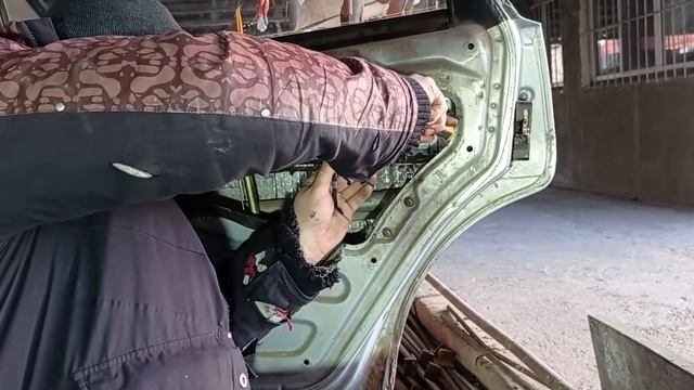 Как снять заднюю наружную дверную ручку ваз 2114 #RAZNOBOY #ВАЗ2114 #какснять смотреть онлайн