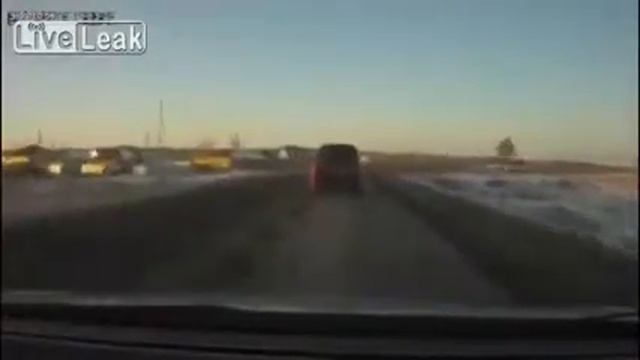 kaza ve kavga Crazy chase, crash and fight with weapons plays out in road rage incident смотреть онлайн