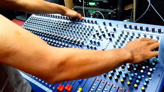 ( Unboxing ) Test Sound Mixer Soundcraft LX7 - 6 Aux & 4 Group #Glodok смотреть онлайн