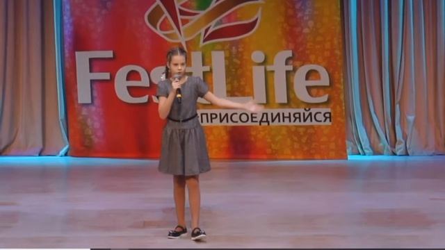 2019-10-24 Елена Терпигорьева читает стихотворение Дарьи Комаровой "Откуда мода берется" смотреть онлайн
