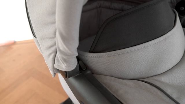 Mutsy Evo2 - Place And Remove The Carry Cot