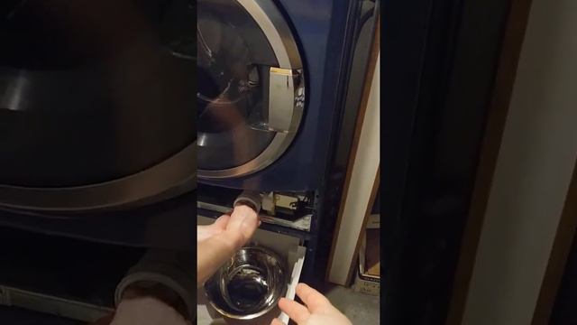 Замена фильтра слива стиральной машины Samsung / Indesit смотреть онлайн