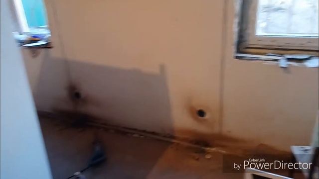 Делаю тёплый пол, долил стяжку, закаркасил потолок и согревает дом. смотреть онлайн