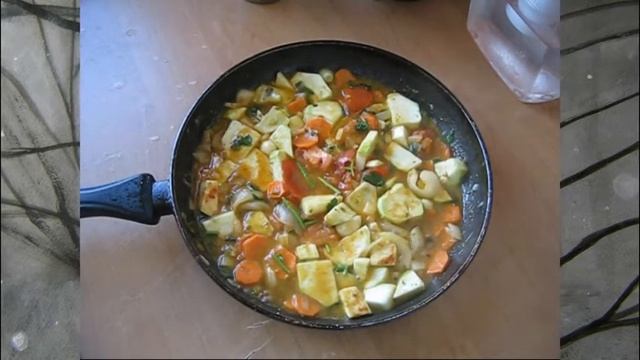 Фрикадельки с овощами и рисом