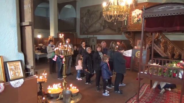 Храм Света Троица посреща миряните смотреть онлайн