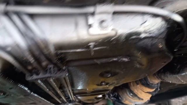 Сам обрабатываю днище своей камри #видео #автомобили #ремонтавто #автосервис #обработка тайоты #рек смотреть онлайн