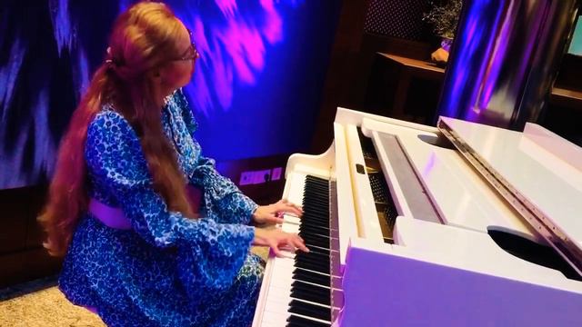 Marina Lebenson Plays „All By Myself“ By Eric Carmen/Sergei Rachmaninow