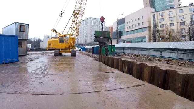 Погружение шпунта Ларсена. ТПУ Авиамоторная. Москва. смотреть онлайн