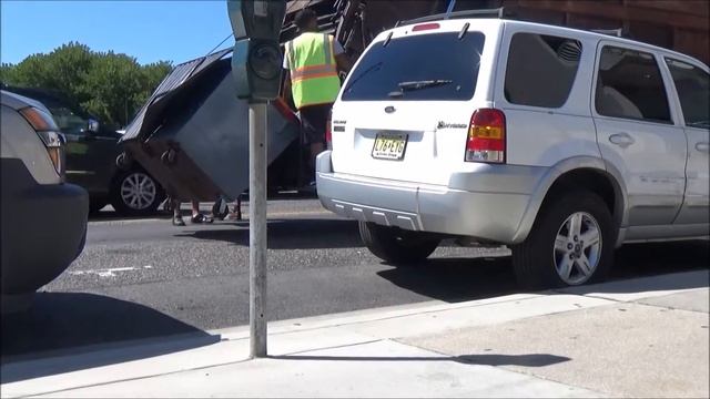 Jones Farm Sanitary Service --- 1980s Ford / 20 Cubic Yard Loadmaster RL смотреть онлайн