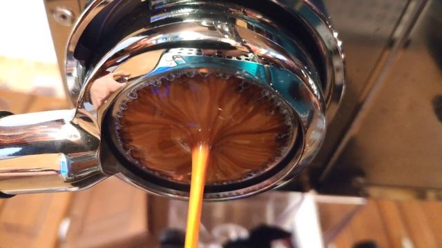 Espresso z Lelit Anna na golasie , leci KAFAR‼️?☕ смотреть онлайн