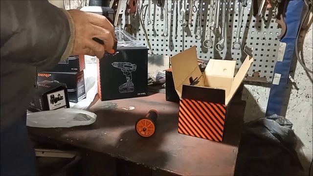 Акамуляторний елєктроінструмент для майстерні . Болгарка акамуляторна + шуруповерт. смотреть онлайн