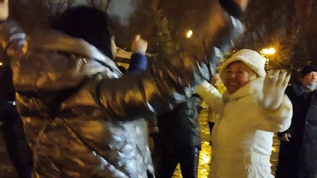 А СНЕГ ИДЁТ, А СНЕГ ИДЁТ!??❄️/ТАНЦЫ В ПАРКЕ ГОРЬКОГО ХАРЬКОВ ЯНВАРЬ 2022 смотреть онлайн