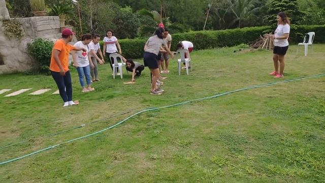 FUN OUTDOOR TEAM BUILDING ACTIVITIES | Youth Group Outdoor Party Games смотреть онлайн