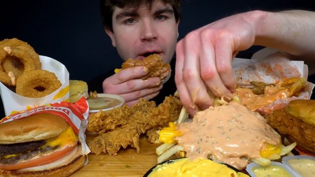 ASMR MUKBANG ANIMAL STYLE IN-N-OUT BURGERS, POPEYES CHICKEN & FRIES | WITH CHEESE & ONION RINGS смотреть онлайн