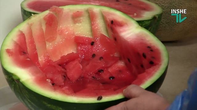 "Жертва рекламы". Тестируем ножи для арбузов и дынь смотреть онлайн