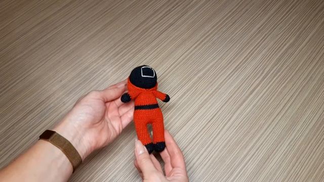 ИГРА В КАЛЬМАРА, СОЛДАТ КРЮЧКОМ смотреть онлайн