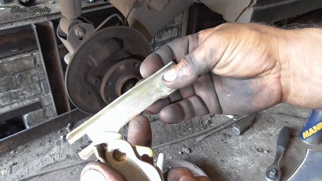 Замена троса ручника и задних тормозных колодок ВАЗ 2110 - 2112 смотреть онлайн