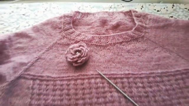 Джемпер спицами "Пыльная роза" из Nako Moxair Delicate смотреть онлайн