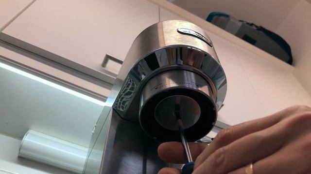 Portafilter cleaning or why one cup fills more than the other смотреть онлайн