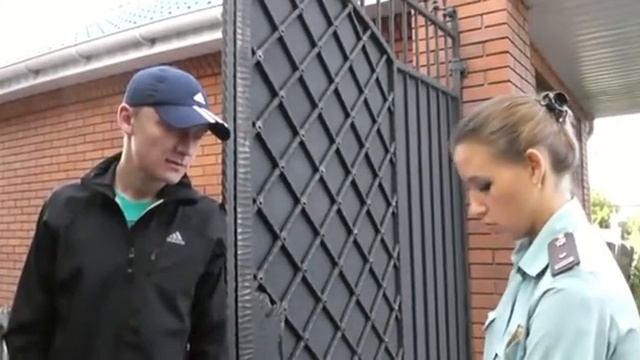 Полицейские навестили неплатильщиков штрафов смотреть онлайн