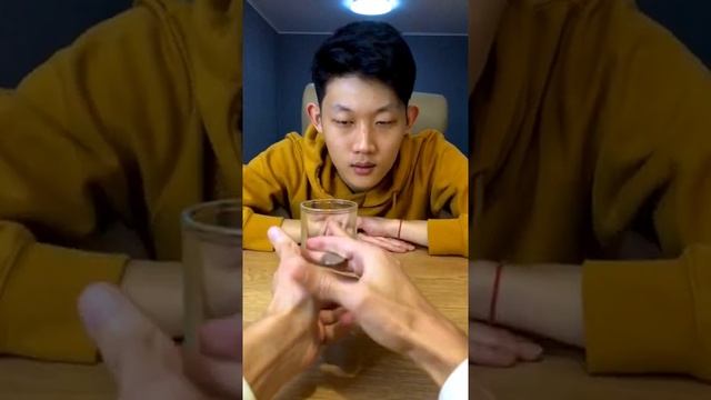 Фокус со стаканом и монеткой | Магия | Лайфхаки | Приколы | Тик ток | Johnmagician #Shorts смотреть онлайн