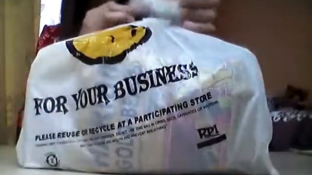 Посилка с Америки. Распаковка. Много сладостей рибки и человечки, Харибо конфети и часи. смотреть онлайн