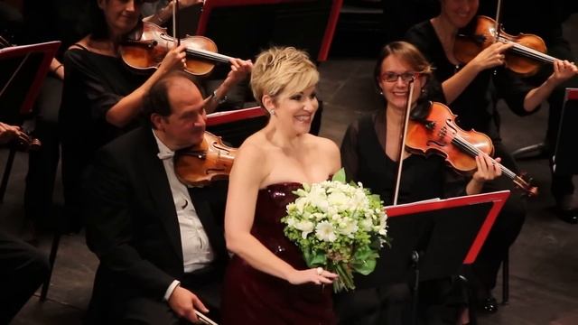 Joyce DiDonato At Theatre des Champs Elysees in Paris 27 September 2014 смотреть онлайн
