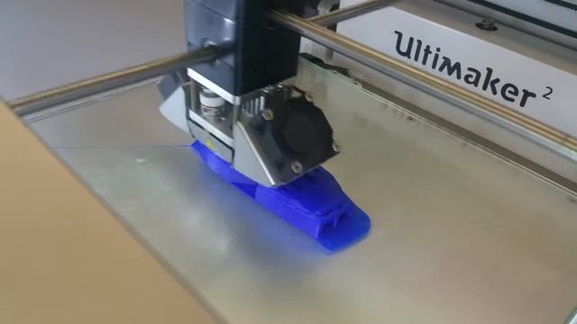 Ultimaker 2 3D Printer up close in action! смотреть онлайн