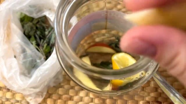 ПЬЮ И ОЖИВАЮ! РАСТВОРЯЕТ БЛЯШКИ, СНИЖАЕТ ДАВЛЕНИЕ, ГУСТУЮ КРОВЬ ДЕЛАЕТ ЖИДКОЙ смотреть онлайн