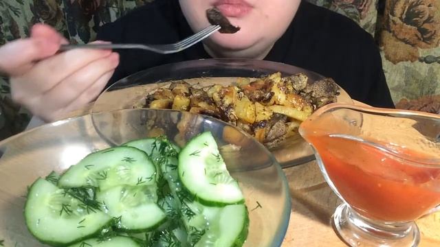 ASMR // КАРТОШКА ЖАРЕНАЯ - ПЕЧЕНЬ - ОГУРЕЦ // FRIED POTATOES - LIVER - CUCUMBER // MUKBANG смотреть онлайн