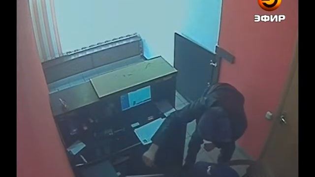Перехват 05.02.13 Мужчину, грабившего отделы микрофинансирования в Набережных Челнах, задержали. смотреть онлайн