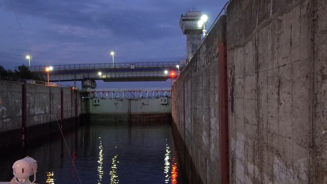 Прохождение шлюза №17 Чебоксарского гидроузла на теплоходе «Россия» 10.06.2021 смотреть онлайн