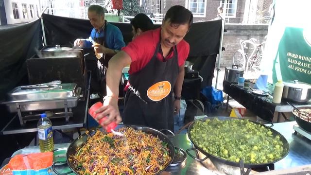 Kerala Vegetable Thoran: A Dry Curry Recipe - Indian Street Food by Jafferys "Pakoras & More" Londo смотреть онлайн